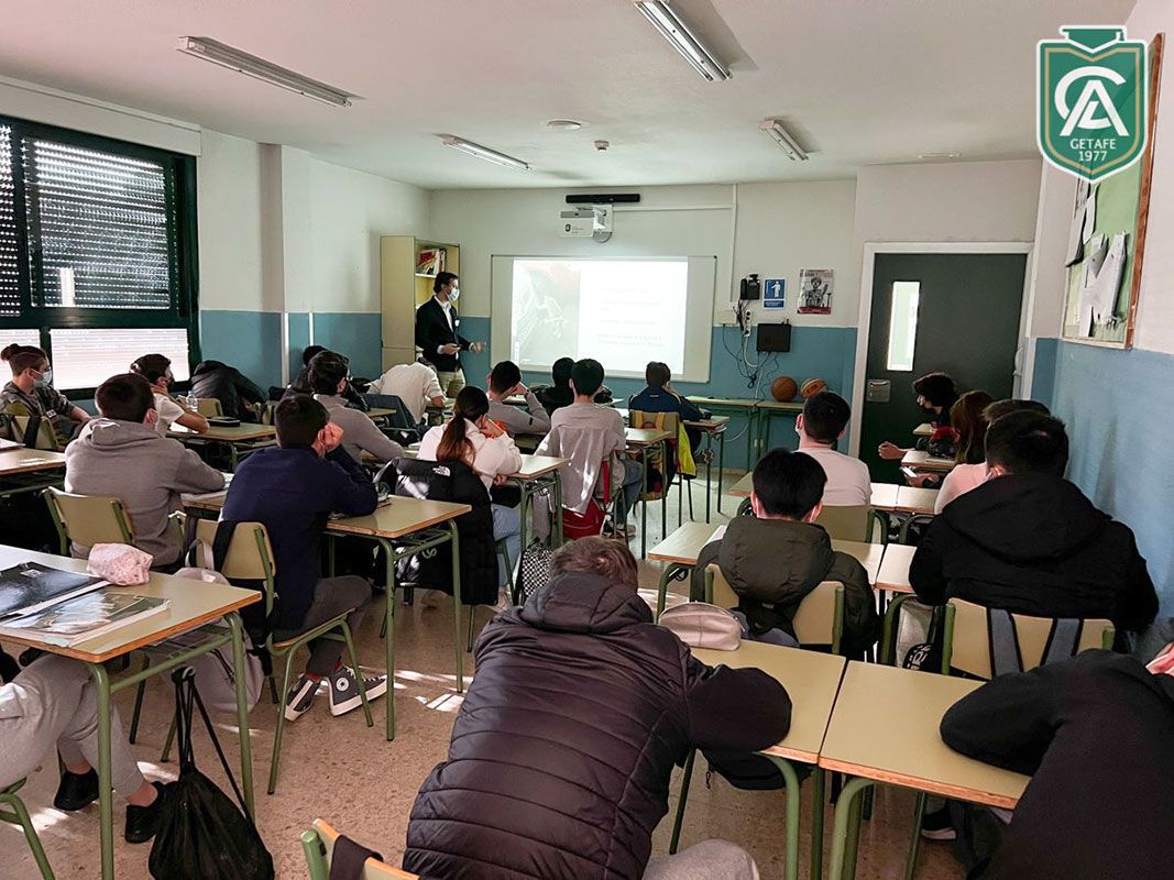 Departamento de Orientación Charla Universidad Villanueva alumnos 1º Bachillerato del Colegio Los Ángeles