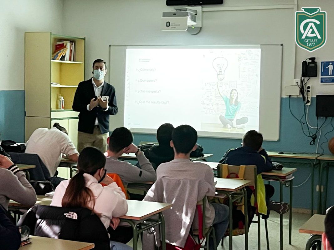 Departamento de Orientación Charla Universidad Villanueva alumnos 1º Bachillerato del Colegio Los Ángeles